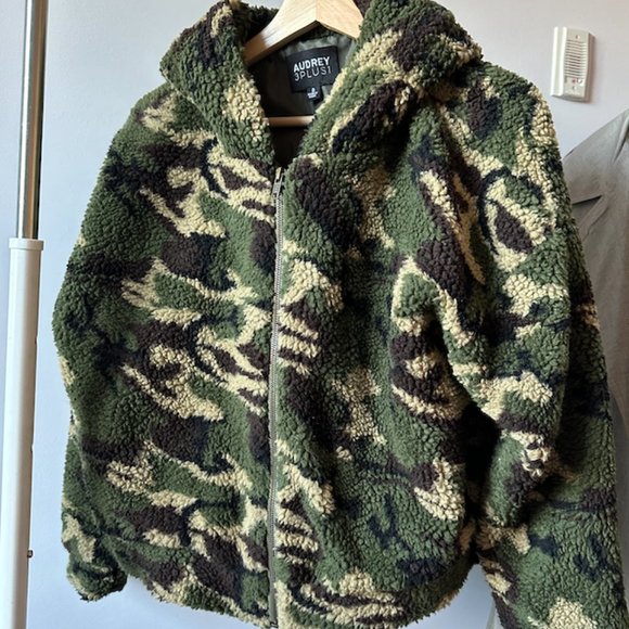 TOBI CAMO TEDDY HOODED JACKET - Picture 4 of 5